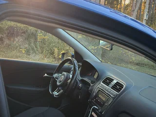 2018 Volkswagen Polo V Рестайлинг, синий, 1024000 рублей, вид 5