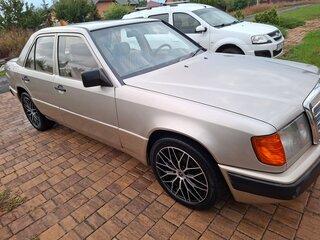 1988 Mercedes-Benz W124 230 4-speed, серебристый, 430000 рублей, вид 4