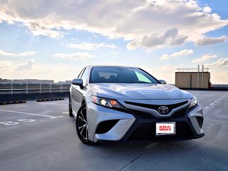2017 Toyota Camry US Market VIII (XV70), серый, 2320000 рублей, вид 2
