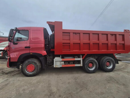 2019 Sinotruk Howo ZZ3327, красный, 4000000 рублей, вид 5