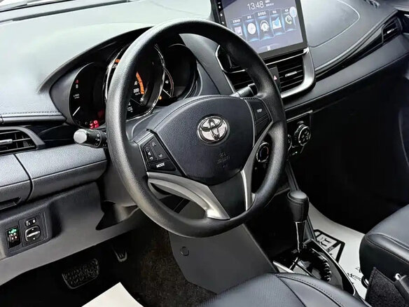 2022 Toyota Yaris L X XP150 Рестайлинг, белый, 1019099 рублей - вид 6