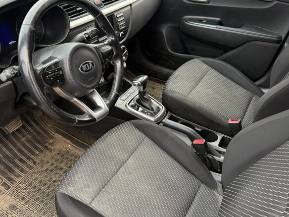2017 Kia Rio IV, красный - вид 5