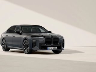 2026 BMW 7 серии 740 xDrive VII (G70) Рестайлинг, серый, 22385100 рублей, вид 5