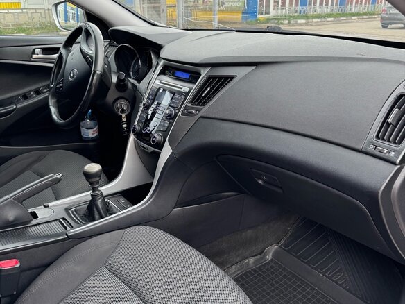 2012 Hyundai Sonata VI (YF), серый, 1150000 рублей - вид 2