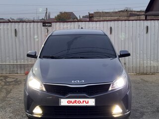2020 Kia Rio IV Рестайлинг, серый, 920000 рублей, вид 4
