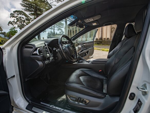 2019 Toyota Camry VIII (XV70), белый, 3500000 рублей - вид 11