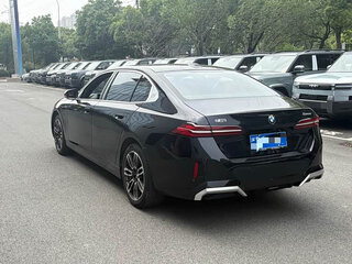 2025 BMW 5 серии Long 525Li VIII (G60/G61/G68), чёрный, 4417000 рублей, вид 4