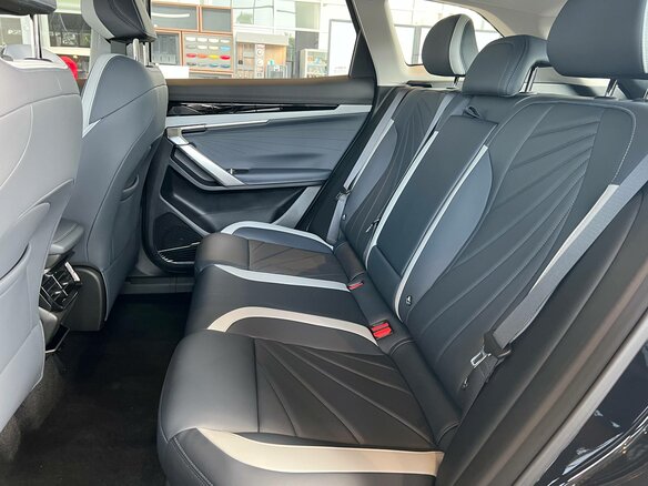 2026 Geely Atlas II, чёрный, 3449990 рублей - вид 16
