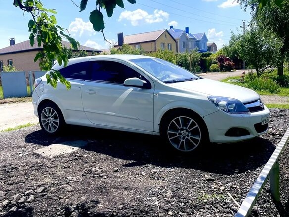 2008 Opel Astra GTC H Рестайлинг, белый - вид 1