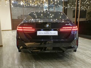 2025 BMW 5 серии 540d xDrive VIII (G60/G61/G68), синий, 14190000 рублей, вид 4