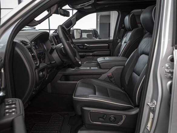 2026 Ram 1500 Crew Cab V Рестайлинг, серебристый, 9390000 рублей - вид 13