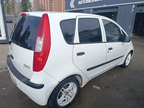 2008 Mitsubishi Colt CZ1 VI (Z30) Рестайлинг, белый, 280000 рублей - вид 3