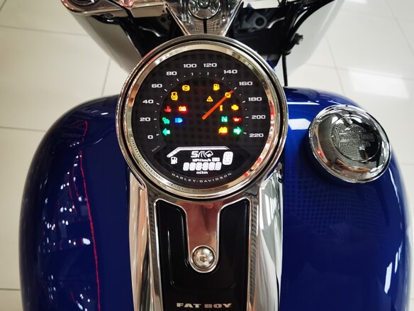 2025 Harley-Davidson Fat Boy, синий, 3300000 рублей - вид 1