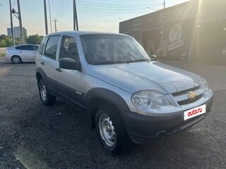 2017 Chevrolet Niva I Рестайлинг, серебристый, 520000 рублей, вид 2