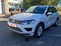 2015 Volkswagen Touareg II Рестайлинг, белый
