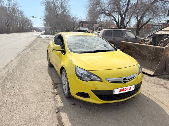 2013 Opel Astra GTC J Рестайлинг, жёлтый, 620000 рублей - вид 2
