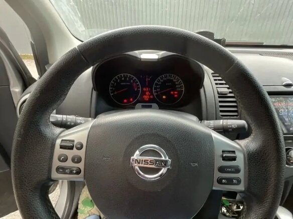 2013 Nissan Note I Рестайлинг, серебристый, 680000 рублей - вид 6