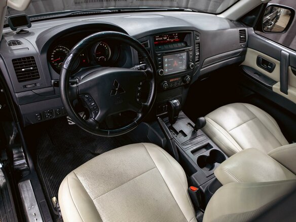 2014 Mitsubishi Pajero IV Рестайлинг 1, чёрный, 1765000 рублей - вид 12