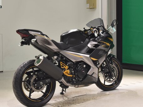 2022 Kawasaki Ninja 400, чёрный, 580000 рублей, вид 4