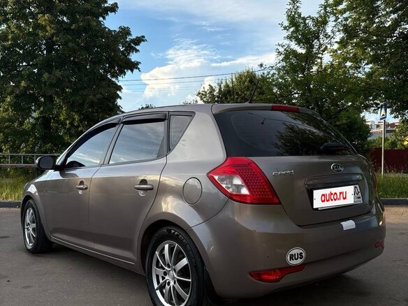 2011 Kia Ceed I Рестайлинг, бежевый, 700000 рублей - вид 3