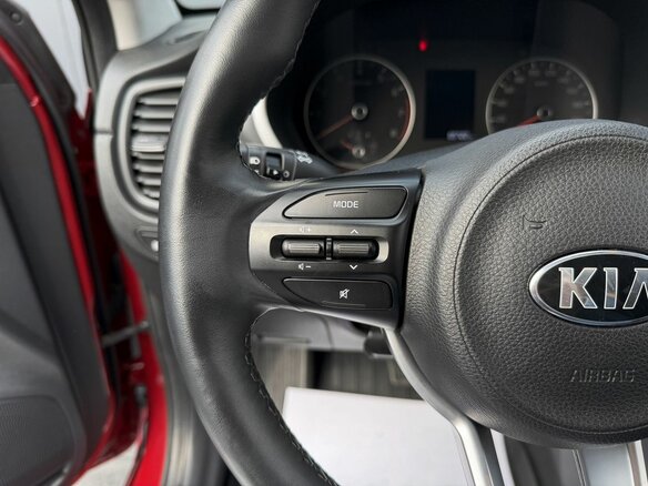 2020 Kia Rio IV Рестайлинг, красный, 1450000 рублей - вид 14