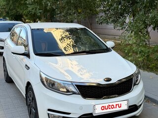 2015 Kia Rio III Рестайлинг, белый, 1100000 рублей, вид 2