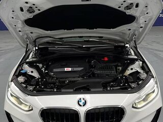 2023 BMW 1 серии 120i III (F52) Рестайлинг, белый, 2000000 рублей, вид 4