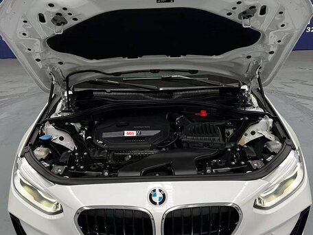 2023 BMW 1 серии 120i III (F52) Рестайлинг, белый, 2000000 рублей, вид 4