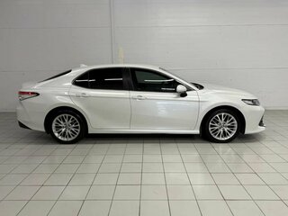 2020 Toyota Camry VIII (XV70), белый, 2650000 рублей, вид 4