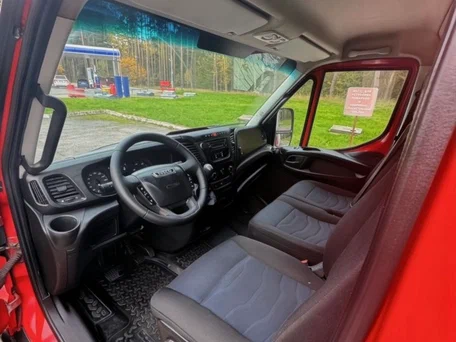 2019 Iveco Daily, красный, 3500000 рублей, вид 2