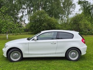 2011 BMW 1 серии 116i I (E81/E82/E87/E88) Рестайлинг, белый, 700000 рублей, вид 3