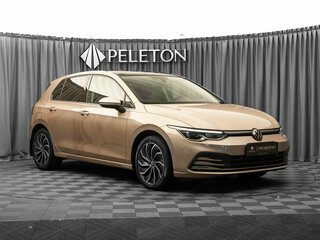 2021 Volkswagen Golf VIII, золотистый, 2530000 рублей, вид 2