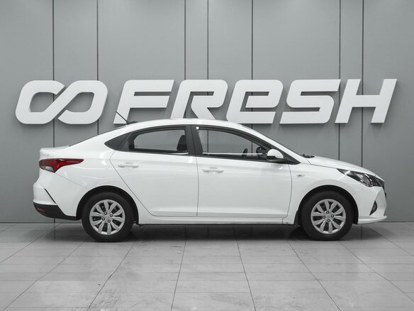 2021 Hyundai Solaris II Рестайлинг, белый, 1685000 рублей - вид 4