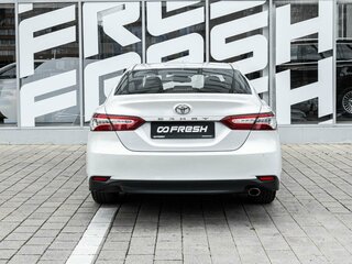 2018 Toyota Camry VIII (XV70), белый, 2390000 рублей, вид 4