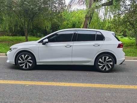2025 Volkswagen Golf VIII Рестайлинг, белый, 3180000 рублей, вид 2
