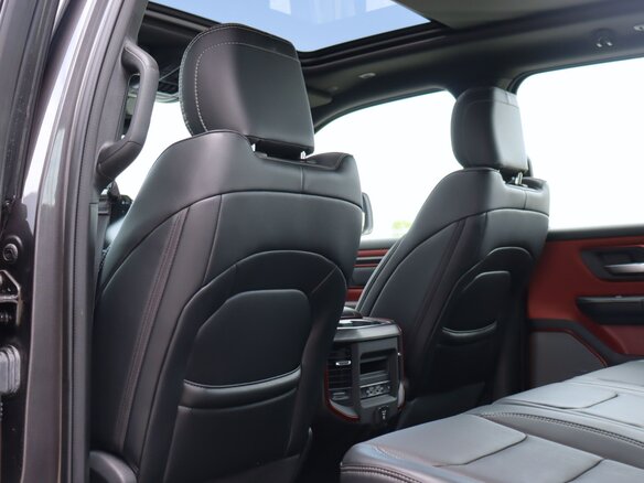 2026 Ram 1500 Quad Cab V Рестайлинг, серый, 10190000 рублей - вид 34