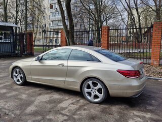 2015 Mercedes-Benz E-Класс 200 IV (W212, S212, C207) Рестайлинг, бежевый, 1950000 рублей, вид 2