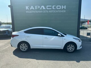 2019 Hyundai Solaris II, белый, 945000 рублей, вид 4