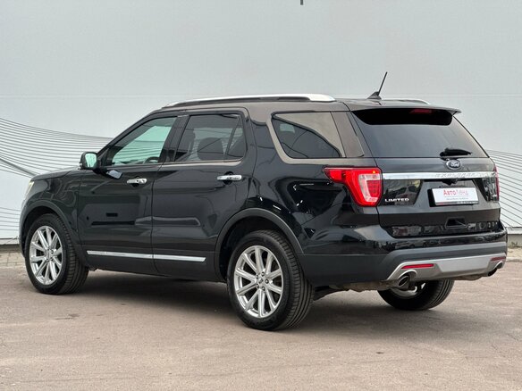 2017 Ford Explorer V Рестайлинг, чёрный, 2200000 рублей - вид 5