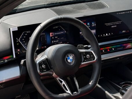 2025 BMW 5 серии Long 530Li VIII (G60/G61/G68), синий, 8250000 рублей, вид 4