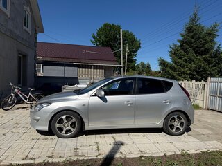 2011 Hyundai i30 I Рестайлинг, серебристый, 900000 рублей, вид 4