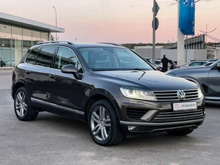 2015 Volkswagen Touareg II Рестайлинг, коричневый, 2758000 рублей, вид 3