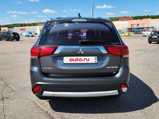 2018 Mitsubishi Outlander III Рестайлинг 2, серый, 1850000 рублей, вид 3