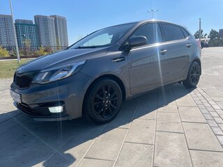 2015 Kia Rio III Рестайлинг, серый, 800000 рублей, вид 1
