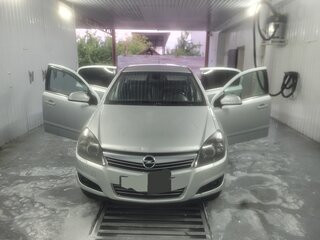 2011 Opel Astra H Рестайлинг, серебристый, 600000 рублей, вид 1