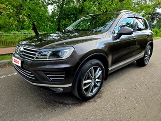 2016 Volkswagen Touareg II Рестайлинг, коричневый, 2400000 рублей, вид 1