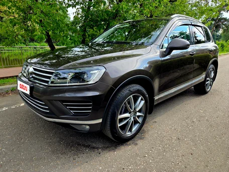2016 Volkswagen Touareg II Рестайлинг, коричневый, 2400000 рублей, вид 1