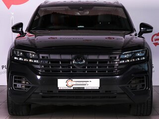 2019 Volkswagen Touareg III, чёрный, 4129000 рублей, вид 3