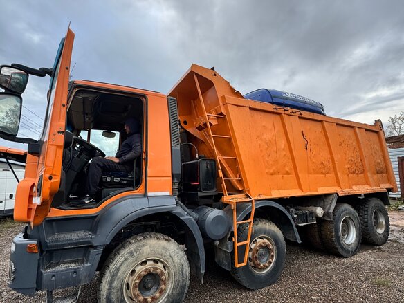 2013 Iveco Trakker, оранжевый, 2470000 рублей - вид 3