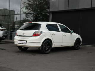 2011 Opel Astra H Рестайлинг, белый, 595000 рублей, вид 4